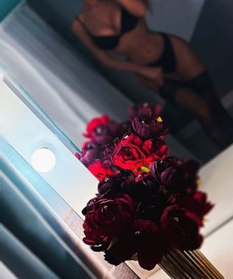 Алиса и Ева, анкетные фото